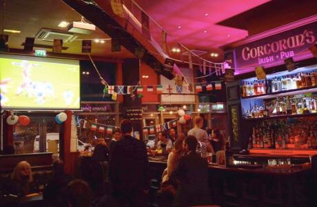 La Bar-Pub le Corcoran's à Boulogne-Billancourt - Devant le bar