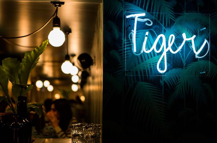 Le Bar à gin le Tiger à Paris 6 - L'enseigne