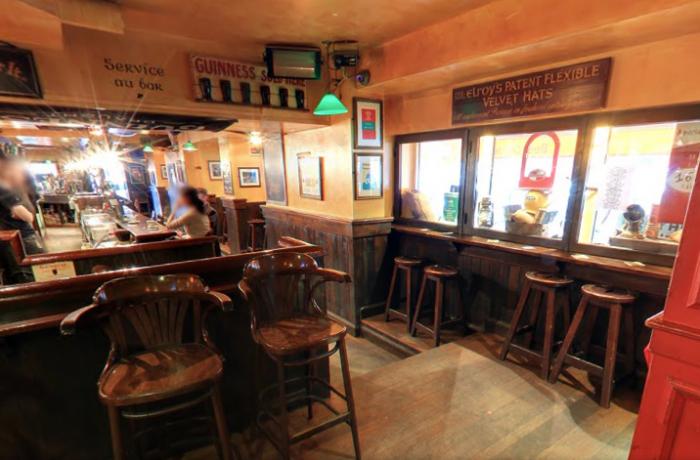 Le Bar-Pub le Corcoran's Place de Clichy à Paris 18 - L'accès au bar