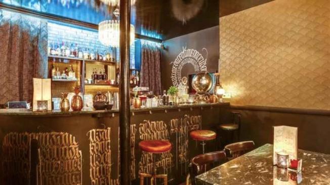 Le Bar à cocktail le Once Upon A Time à Paris 4 - La devanture
