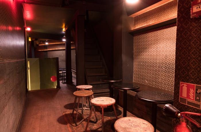 Le Bar-Pub le Cavern Club à Paris 6 - Les espaces du RDC