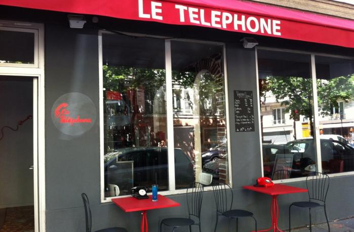 Le Bar le Téléphone Bar à Paris 17 - La devanture
