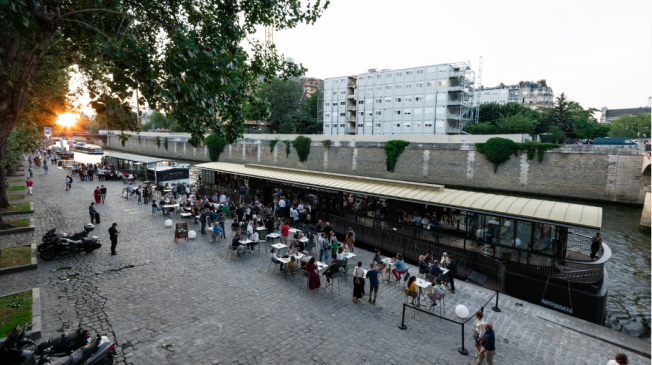 Découvrez la magie de la location de péniche à Paris avec "Le Son de la Terre". Profitez d'un cadre unique et d'une ambiance chaleureuse pour vos événements privés ou professionnels